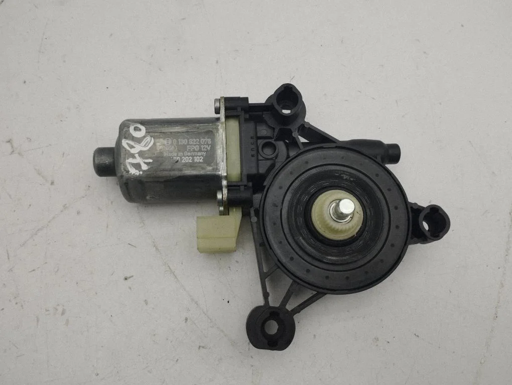 Front door window regulator motor 5q0959802c
