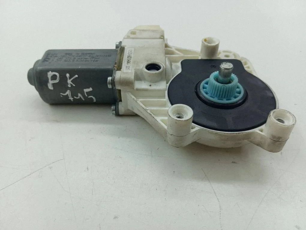 Priekšējā loga pacēlāja motoriņš 7248171