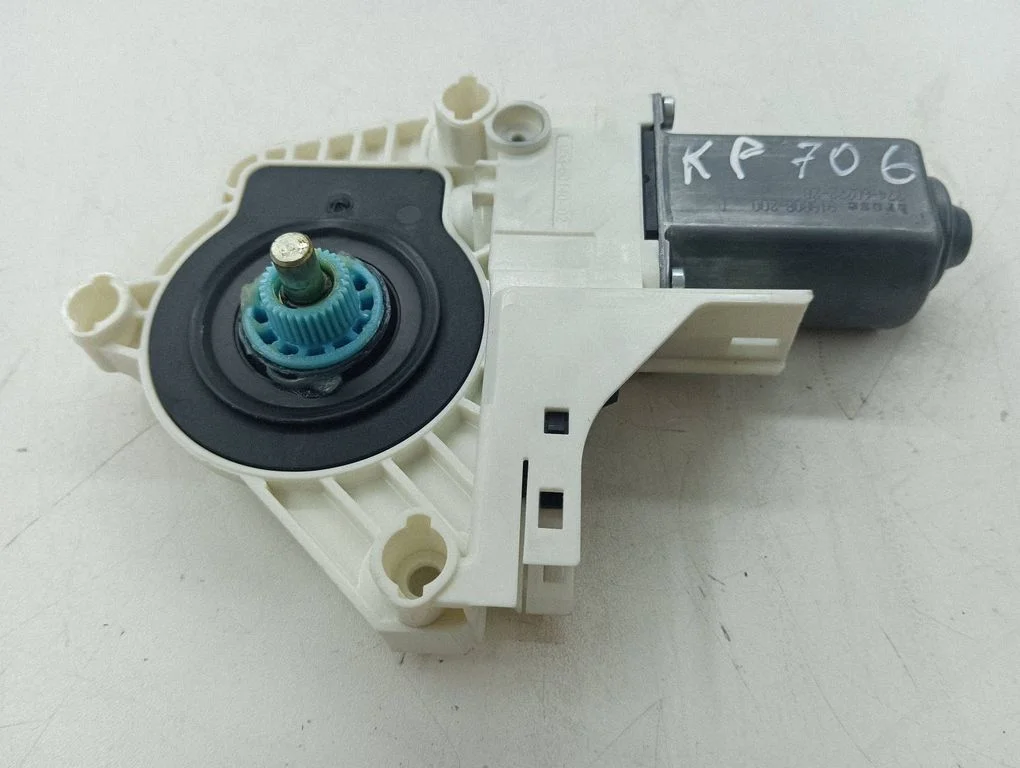 Priekšējā loga pacēlāja motoriņš 8K0959801B