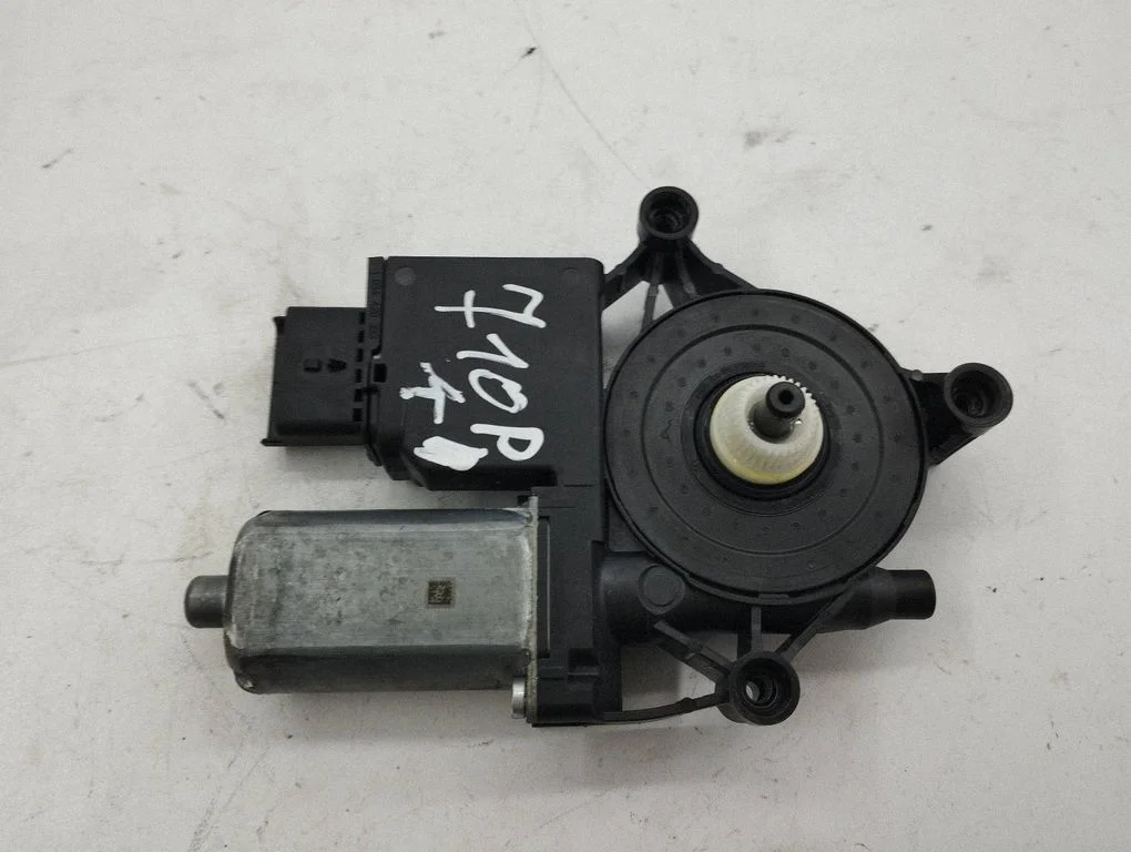 Priekšējā loga pacēlāja motoriņš 9829482380