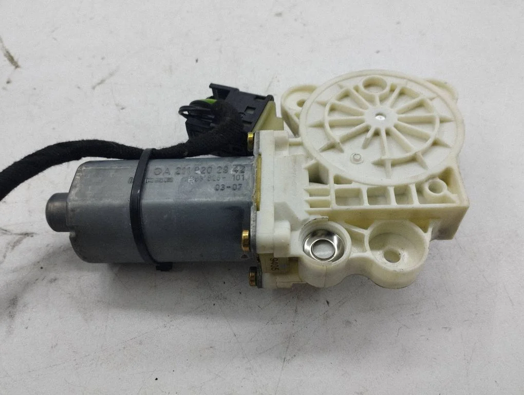 Priekšējā loga pacēlāja motoriņš A2118202942