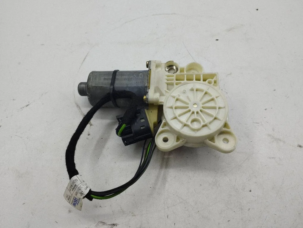 Priekšējā loga pacēlāja motoriņš A2118203042