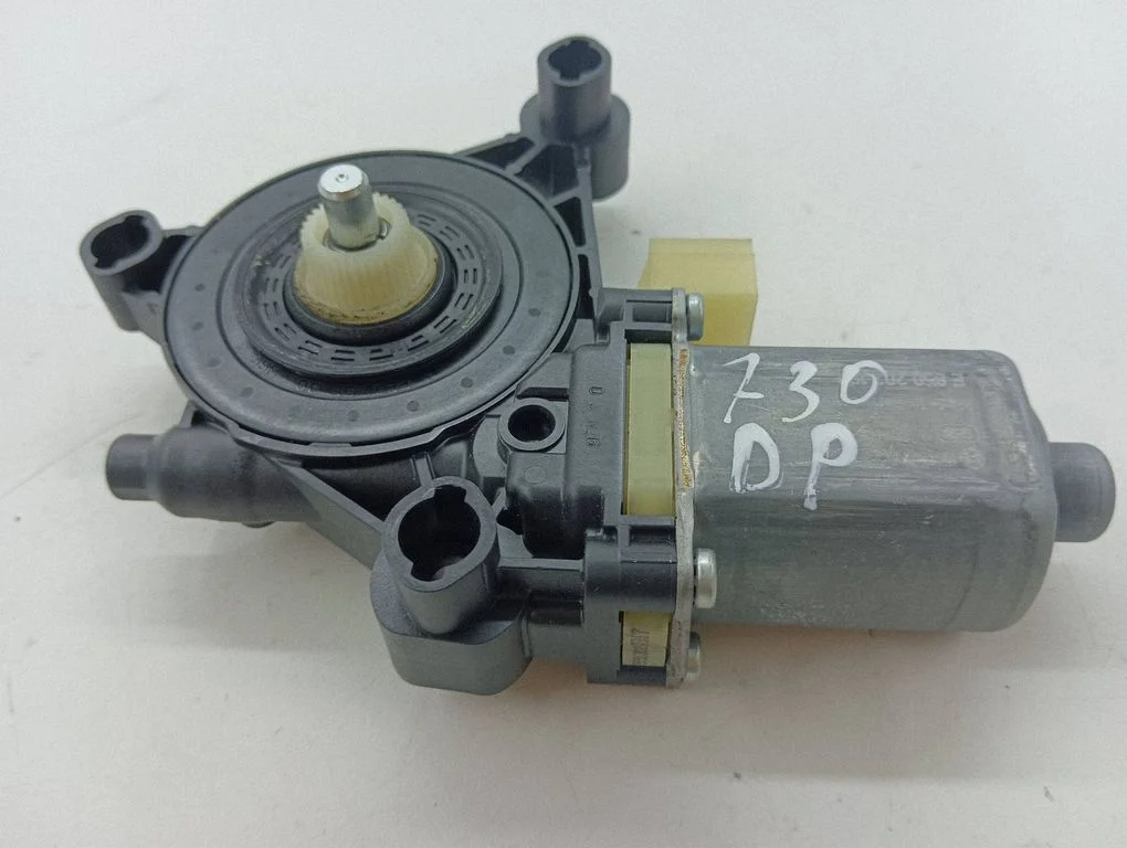 Priekšējā loga pacēlāja motoriņš 5Q0959802