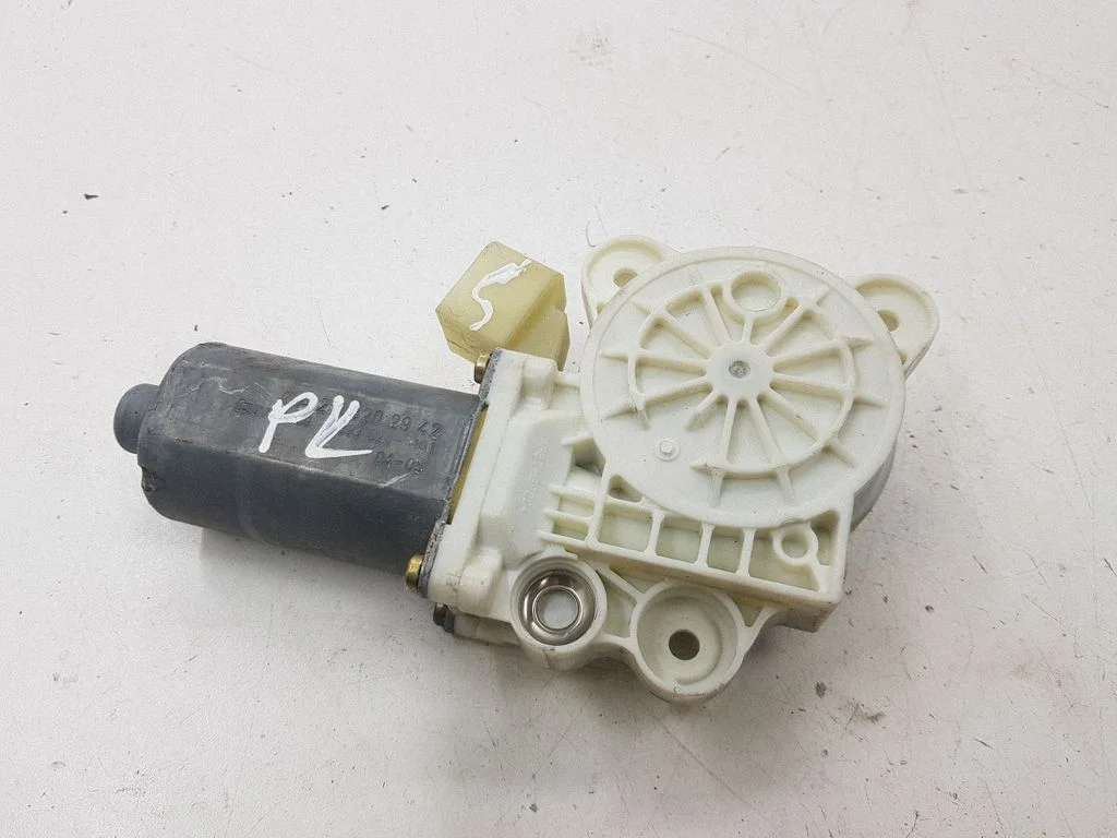 Priekšējā loga pacēlāja motoriņš A2118202942