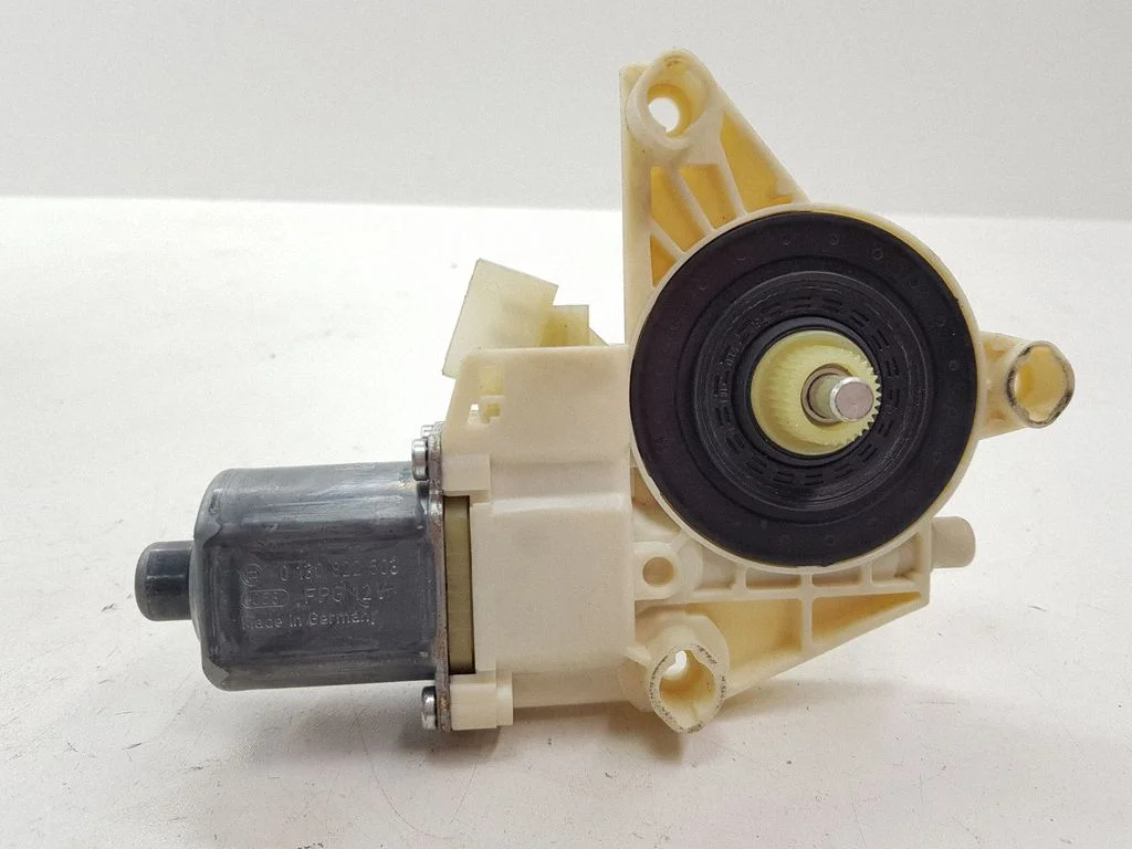 Front door window regulator motor A2048200142