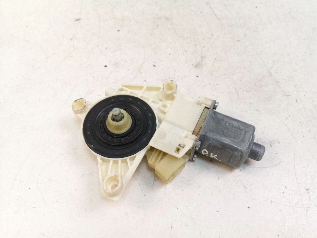 Front door window regulator motor A2048200142