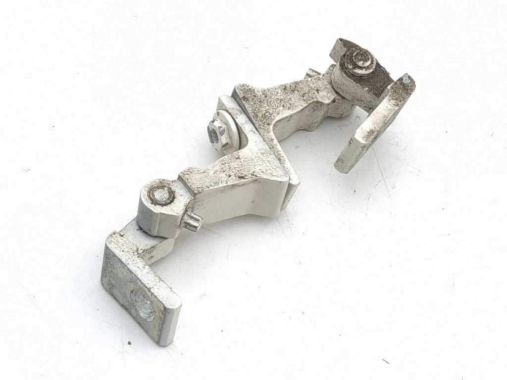 Rear door hinge set – right