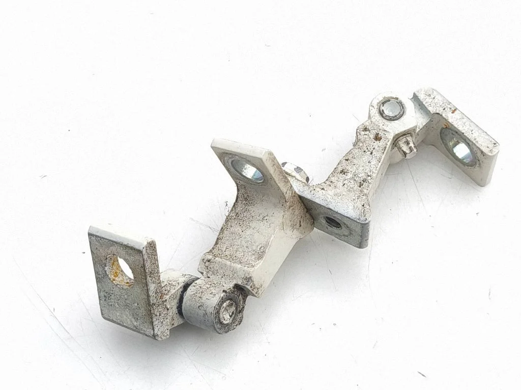 Rear door hinge set – left