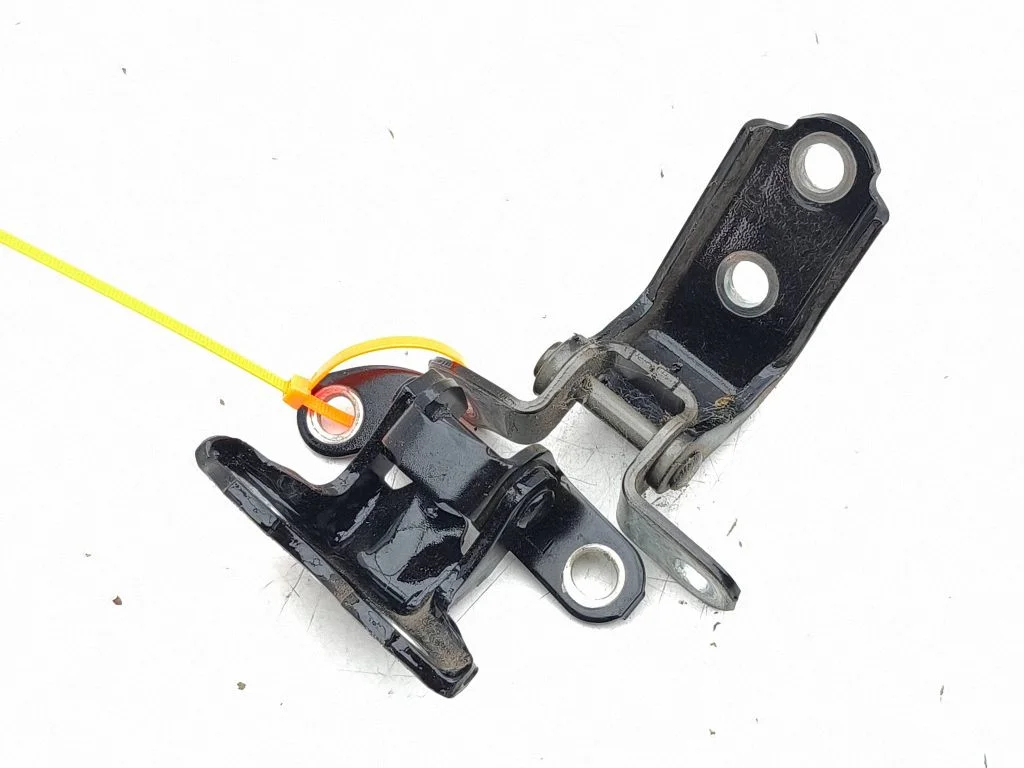 Rear door hinge set – left