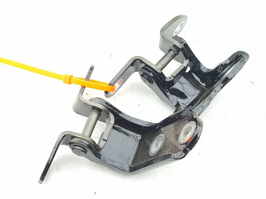 Rear door hinge set – right