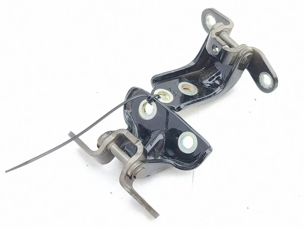 Rear door hinge set – left
