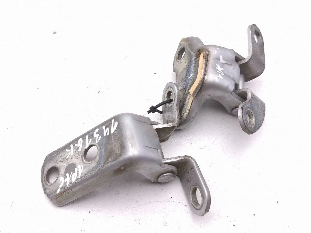 Rear door hinge set – left