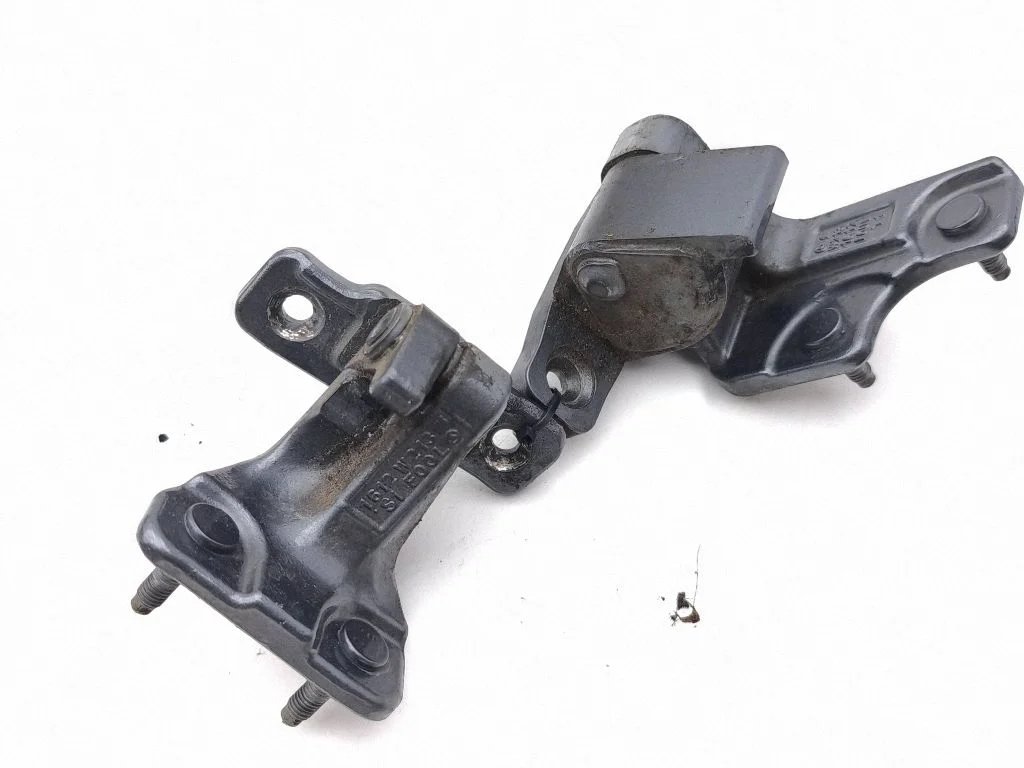 Tagaukse hingede komplekt – Mercedes-Benz E-klass W213 (2016-)