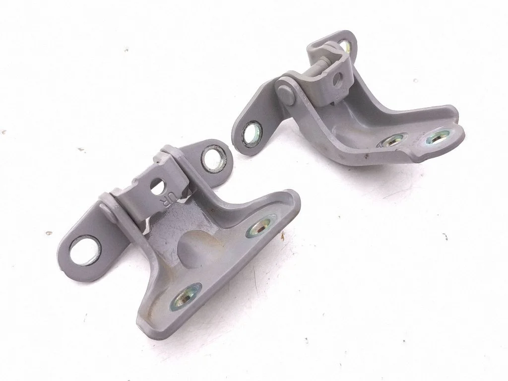 Rear door hinge set – right