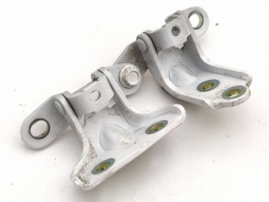 Rear door hinge set – right