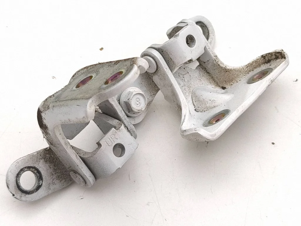 Rear door hinge set – left