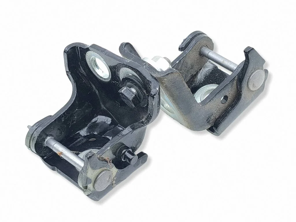 Rear door hinge set – right