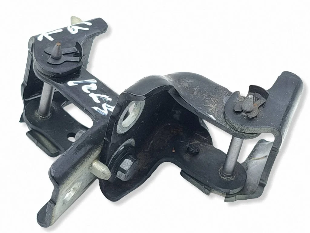 Rear door hinge set – left