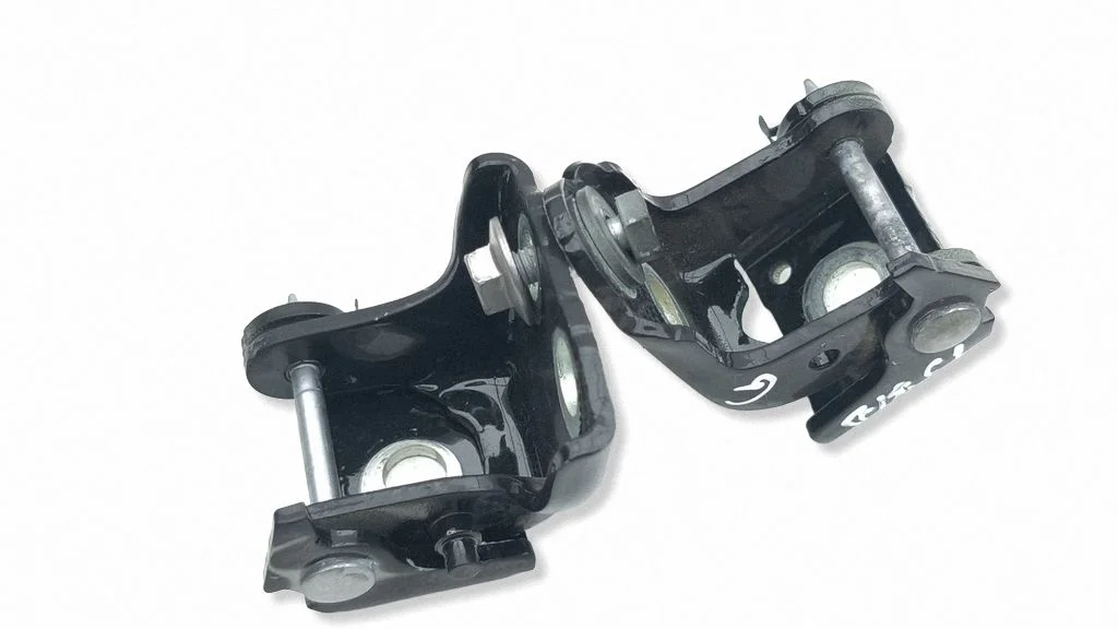 Rear door hinge set – right