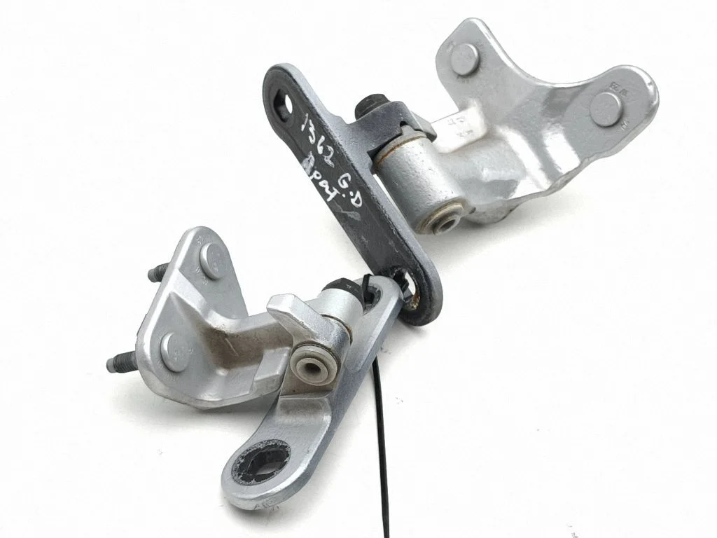 Rear door hinge set – right