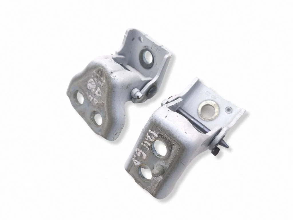 Rear door hinge set – right