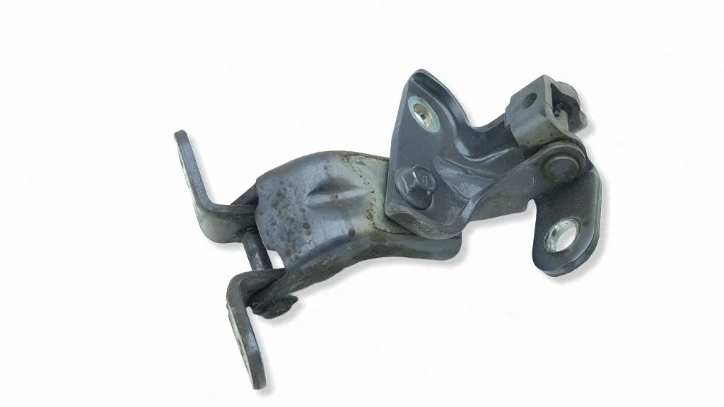 Rear door hinge set – left