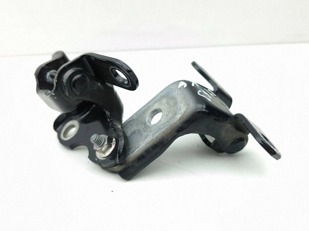 Rear door hinge set – left