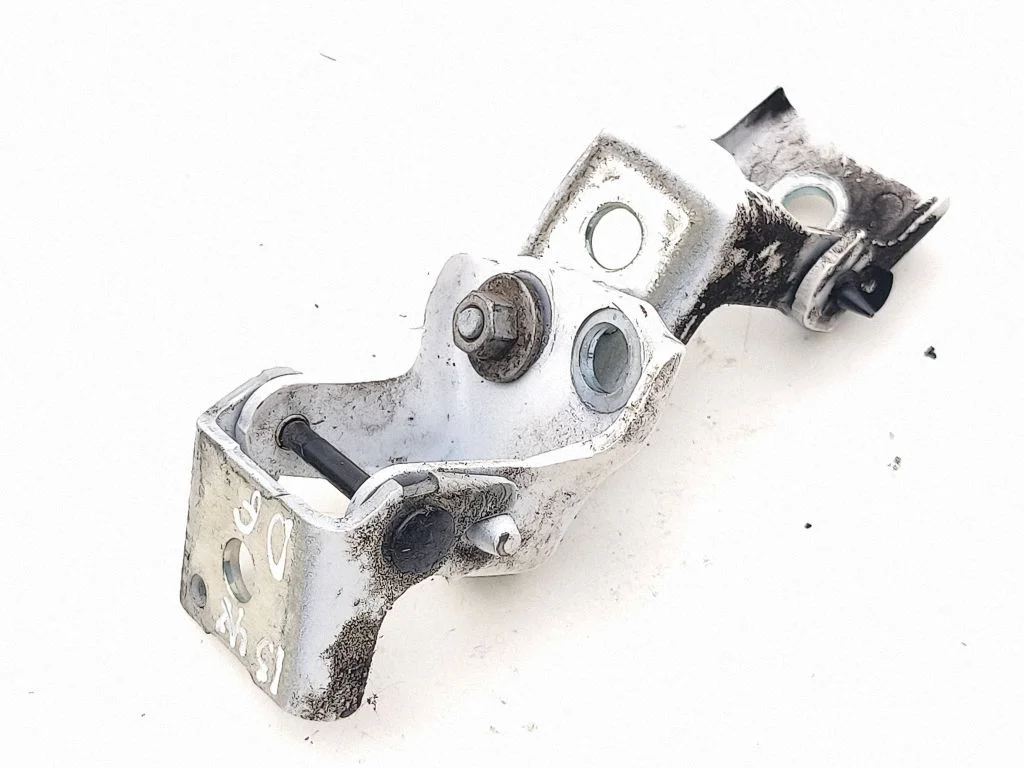 Rear door hinge set – right