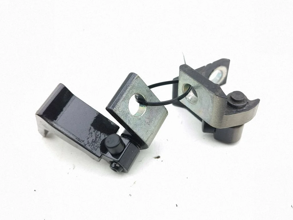 Tagaukse hingede komplekt A047058