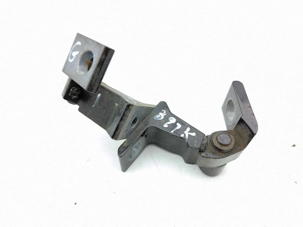 Rear door hinge set 4G0831401A