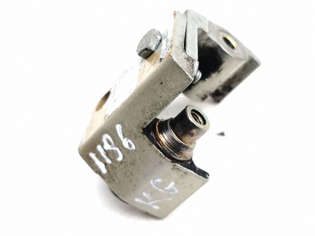 Rear door hinge set – left