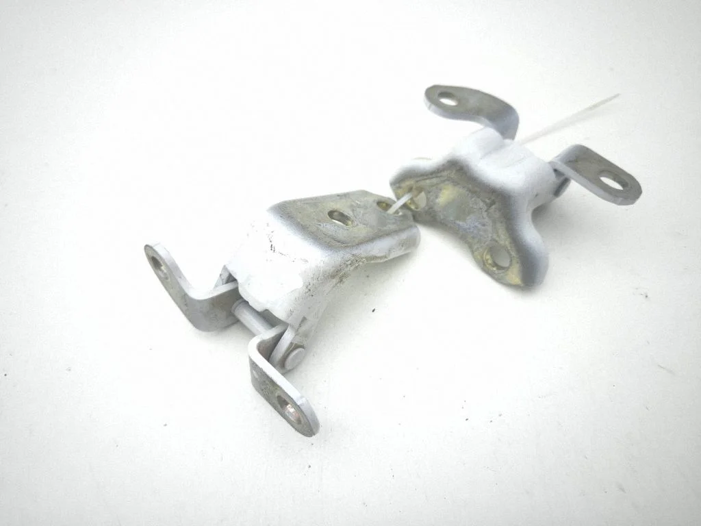 Rear door hinge set – right