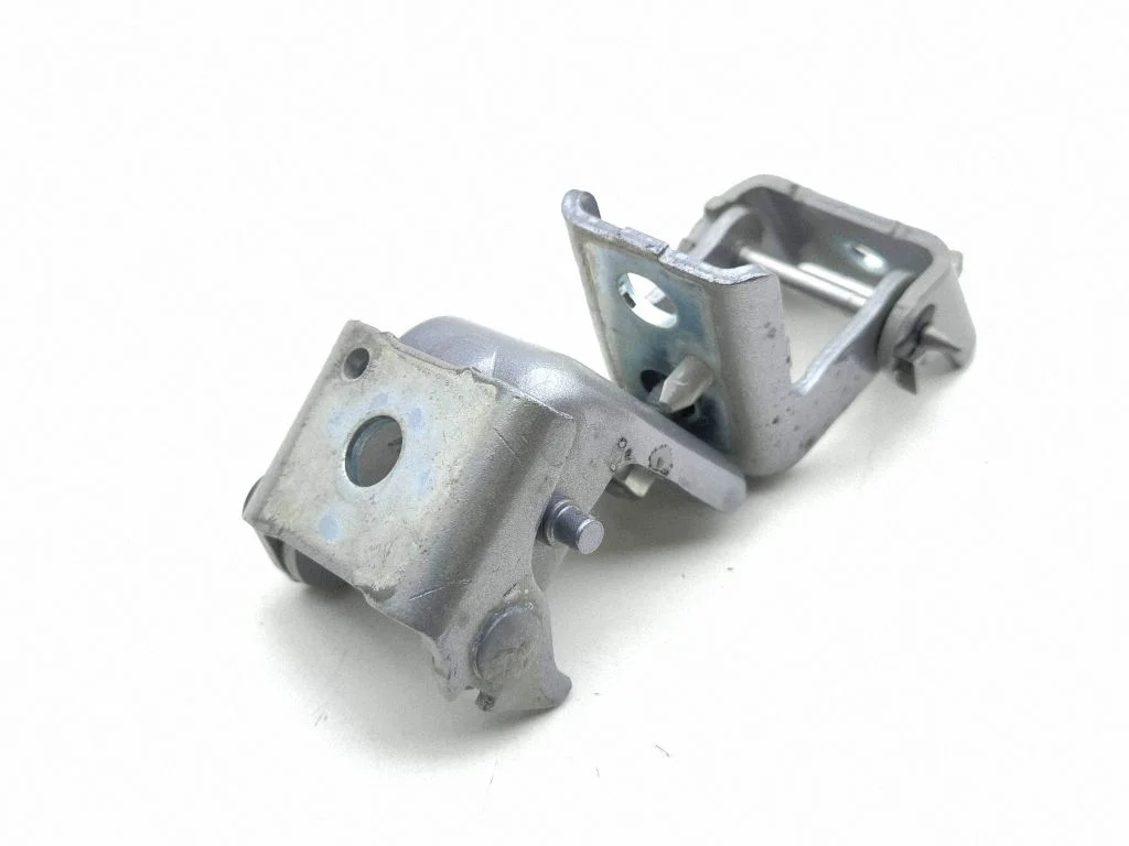 Rear door hinge set – left