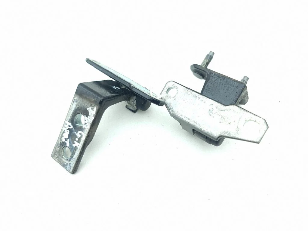 Rear door hinge set – left