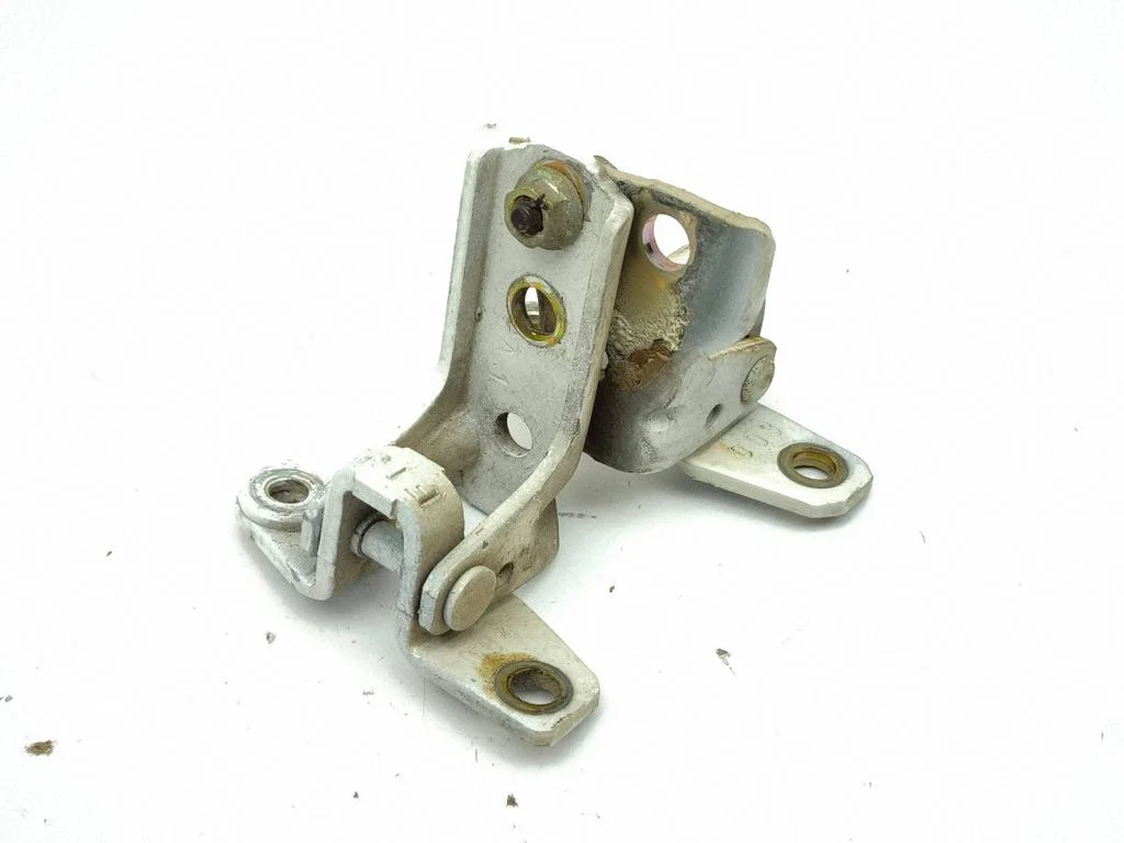 Rear door hinge set – left