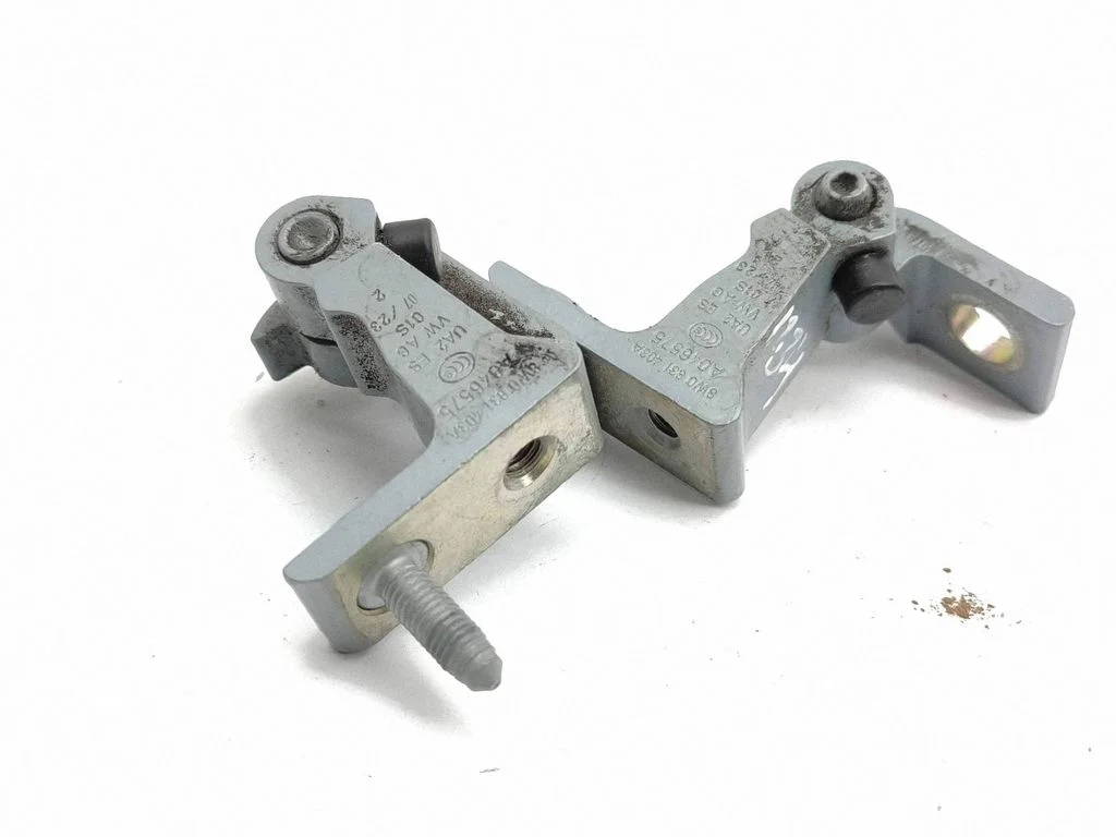 Rear door hinge set – left