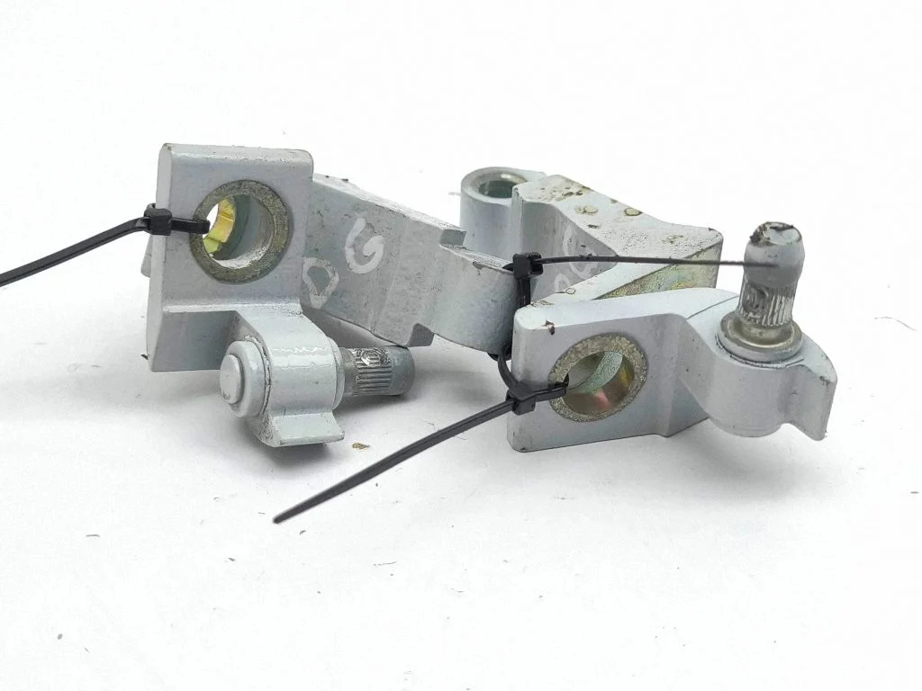 Rear door hinge set – right