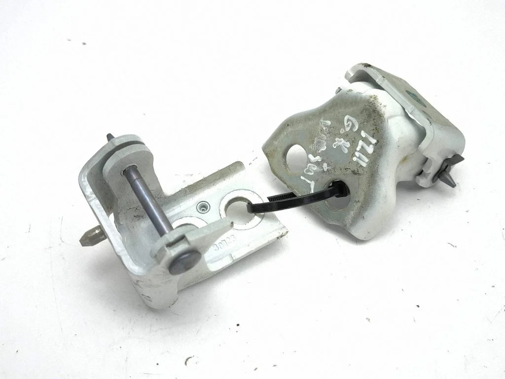 Rear door hinge set – left