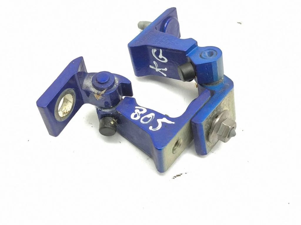 Rear door hinge set – left