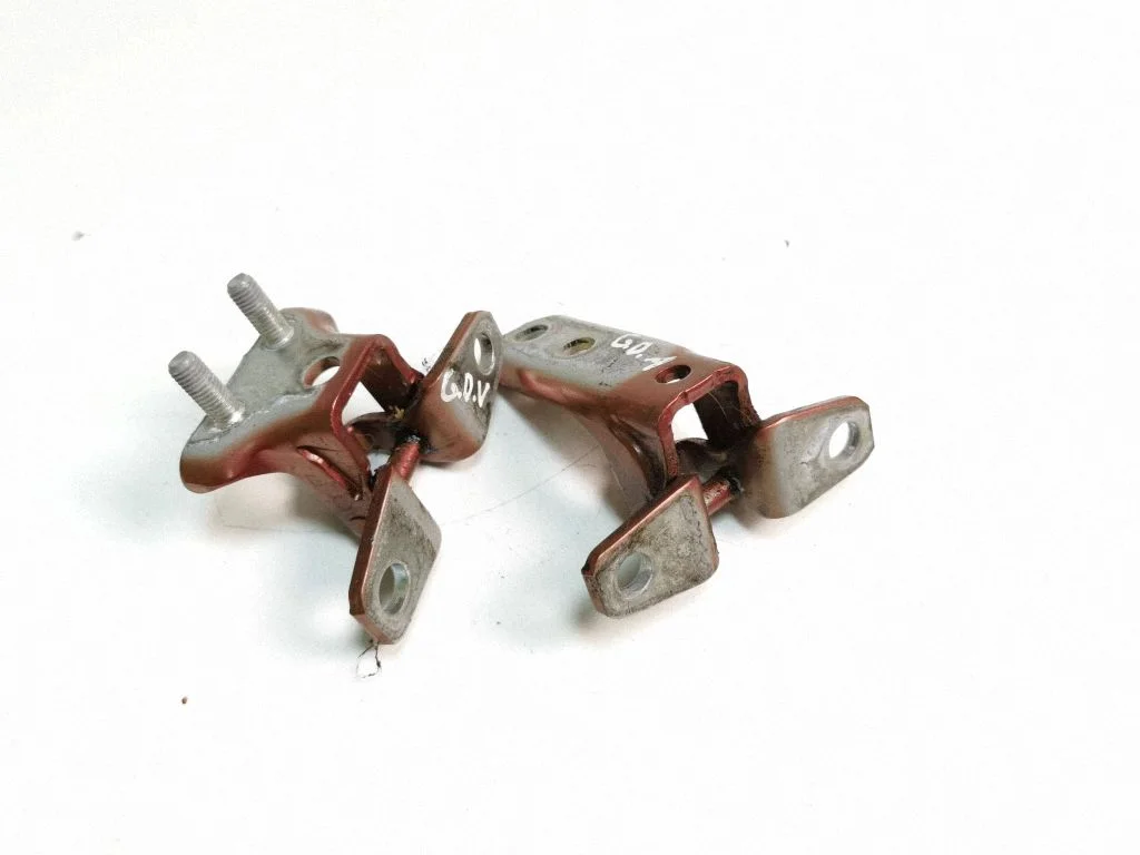 Rear door hinge set – right