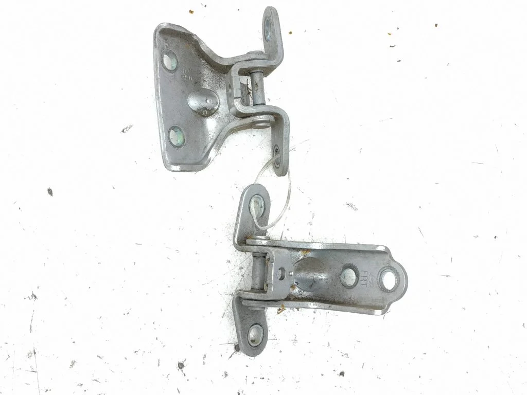 Rear door hinge set – right