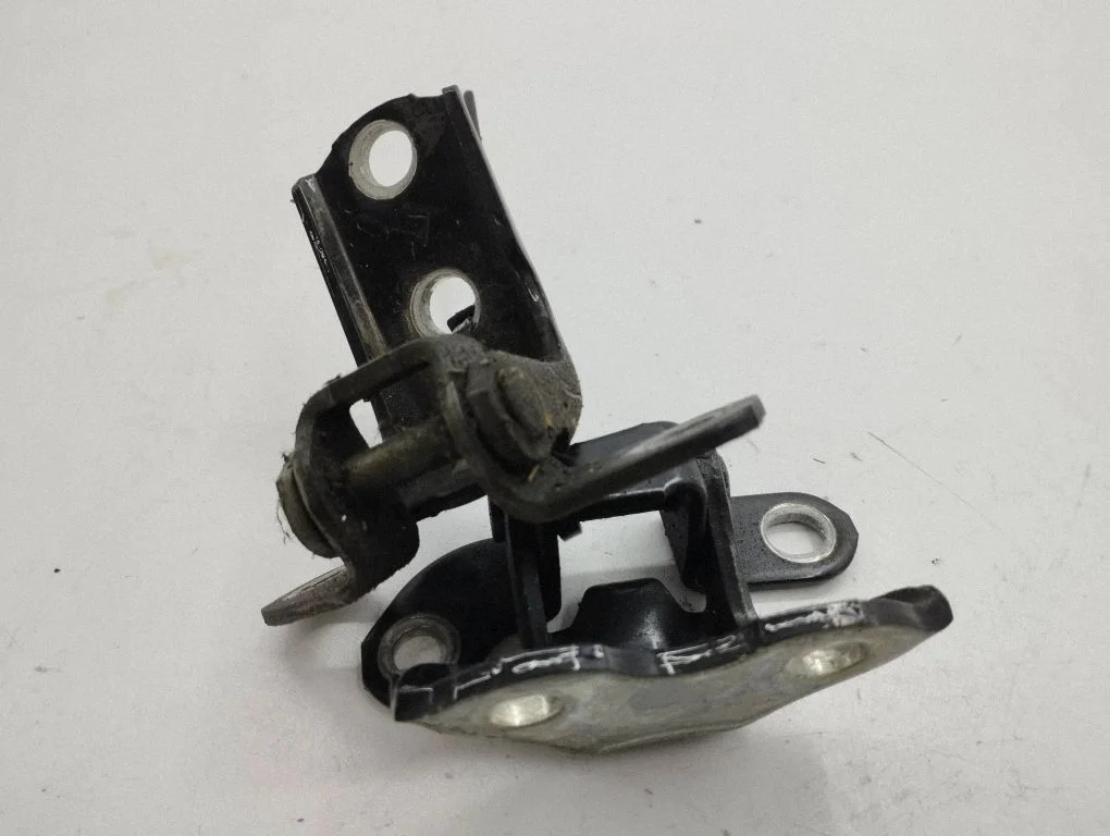 Tagaukse hingede komplekt – Lexus IS 220D-250-350 (2006-2013)