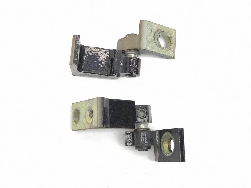 Rear door hinge set – left