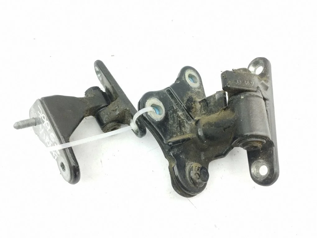 Rear door hinge set – left