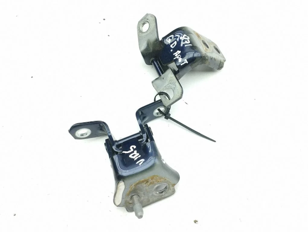 Rear door hinge set – right