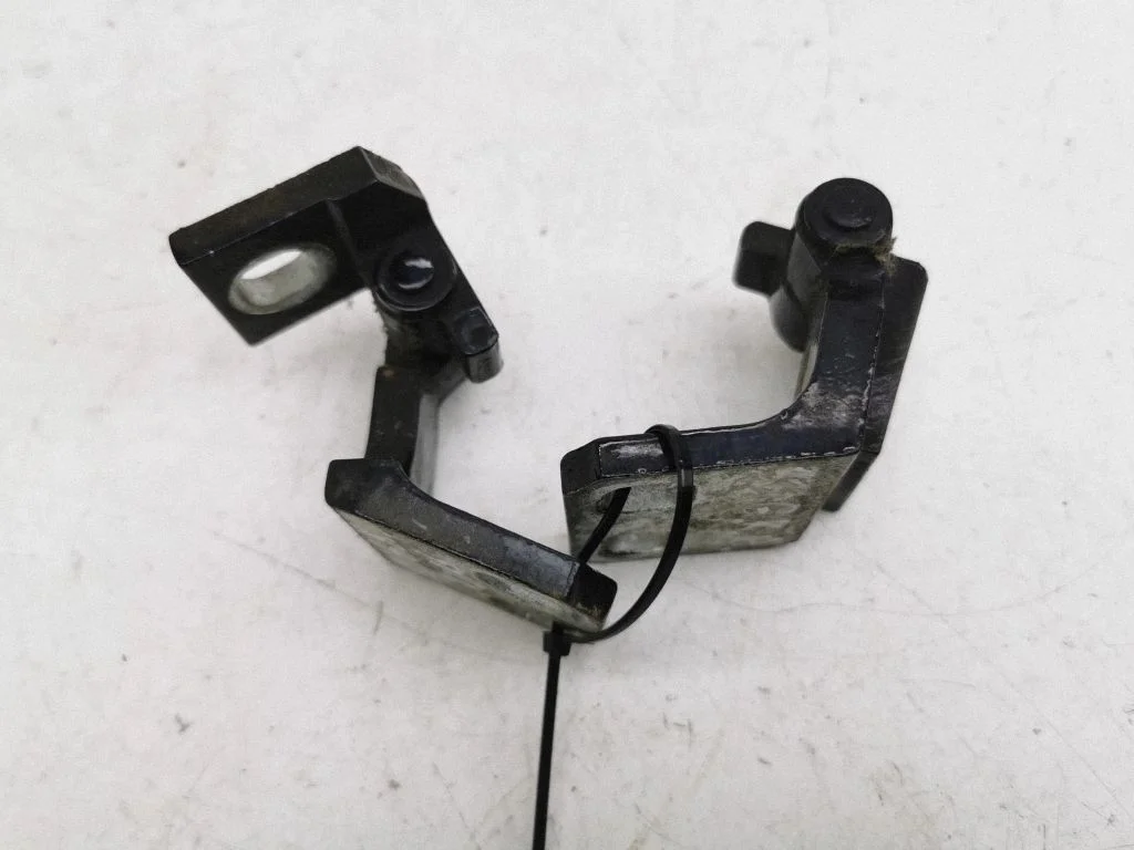 Rear door hinge set – left