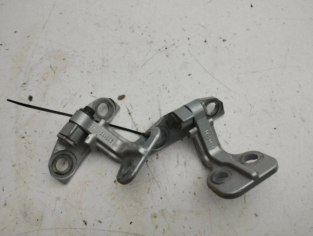 Rear door hinge set – left