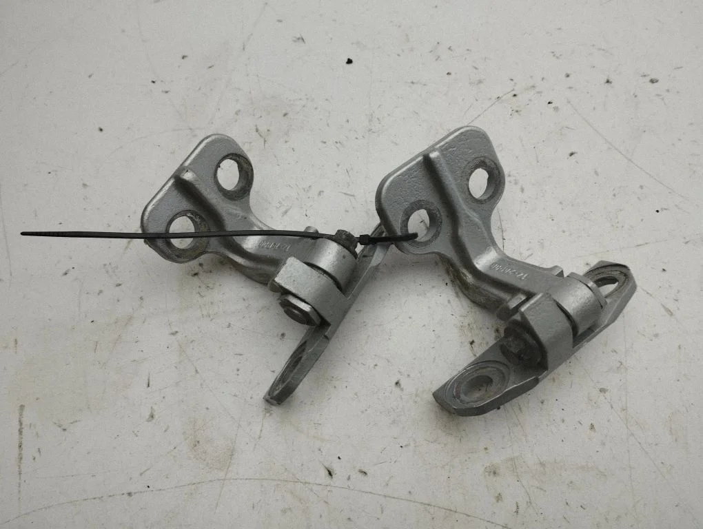 Rear door hinge set – right