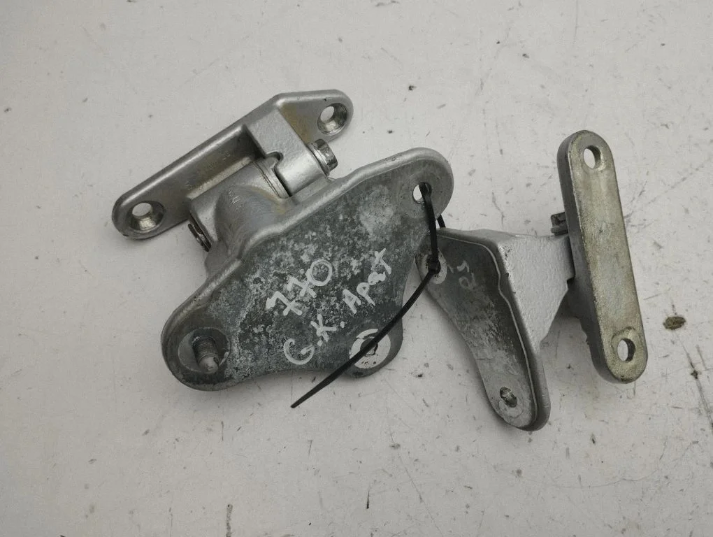 Tagaukse hingede komplekt – Mercedes-Benz ML-klass W164 (2005-2011)