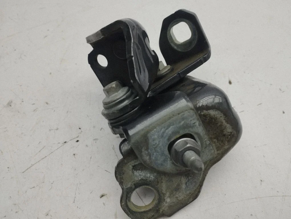 Rear door hinge set – right
